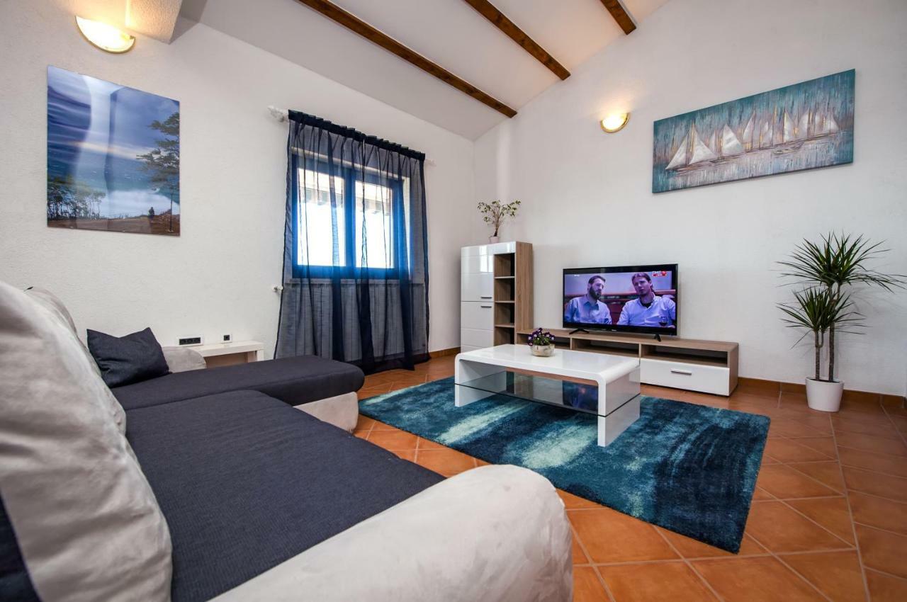 Apartman Bora *